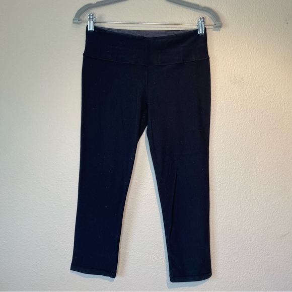 lululemon athletica Pants - Lululemon Black 3/4 Cropped Leggings. Size 6 Older Style Athletic